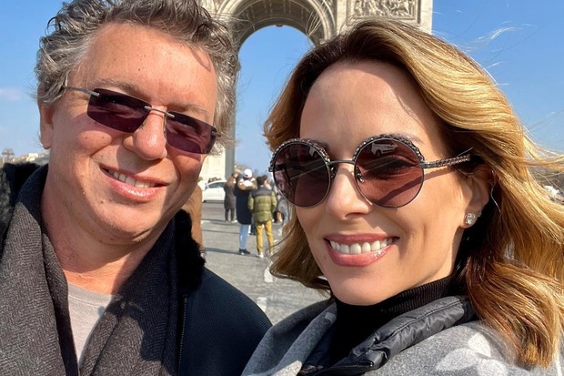 Boninho e Ana Furtado curtem viagem romântica em Paris, França (Foto: Instagram/Reprodução)