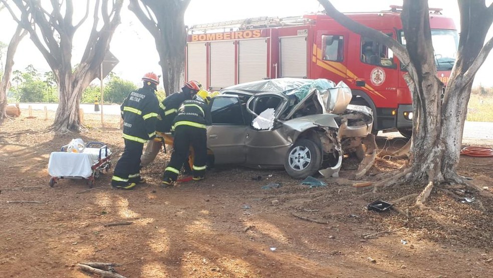 Duas pessoas morreram e outras três ficaram feridas em um acidente na MT-320, região de Colíder, norte de Mato Grosso — Foto: Corpo de Bombeiros de Mato Grosso