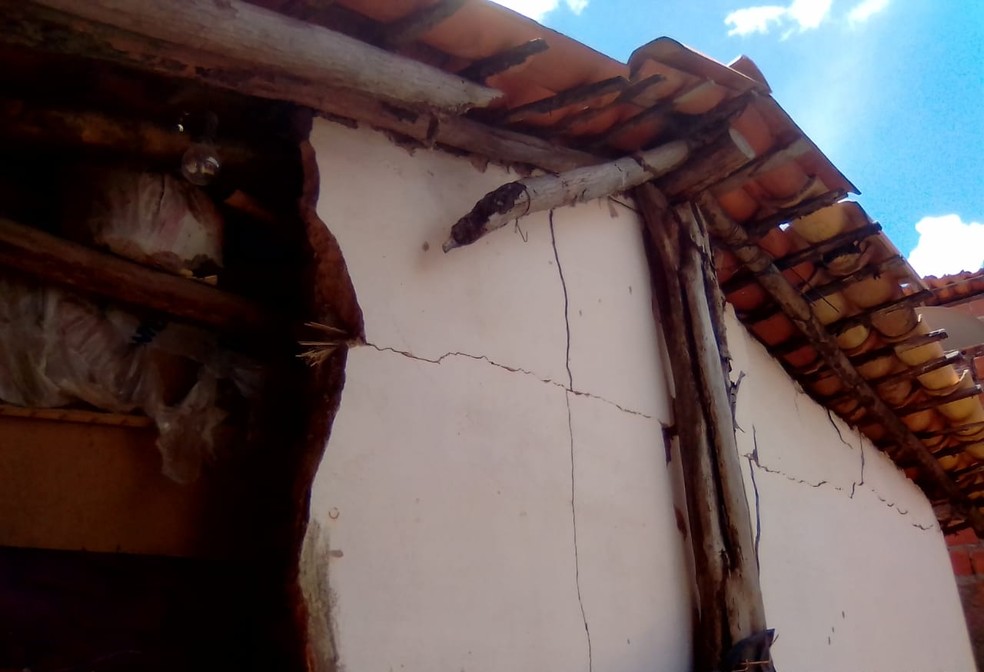 Famílias tiveram de sair de casa por risco de desabamentos, em Teresina — Foto: Divulgação/ Semcaspi