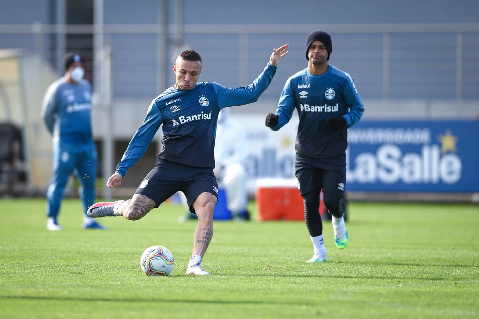 Felipão aprova ida de Everton ao Napoli e diz que características lembram Cristiano Ronaldo