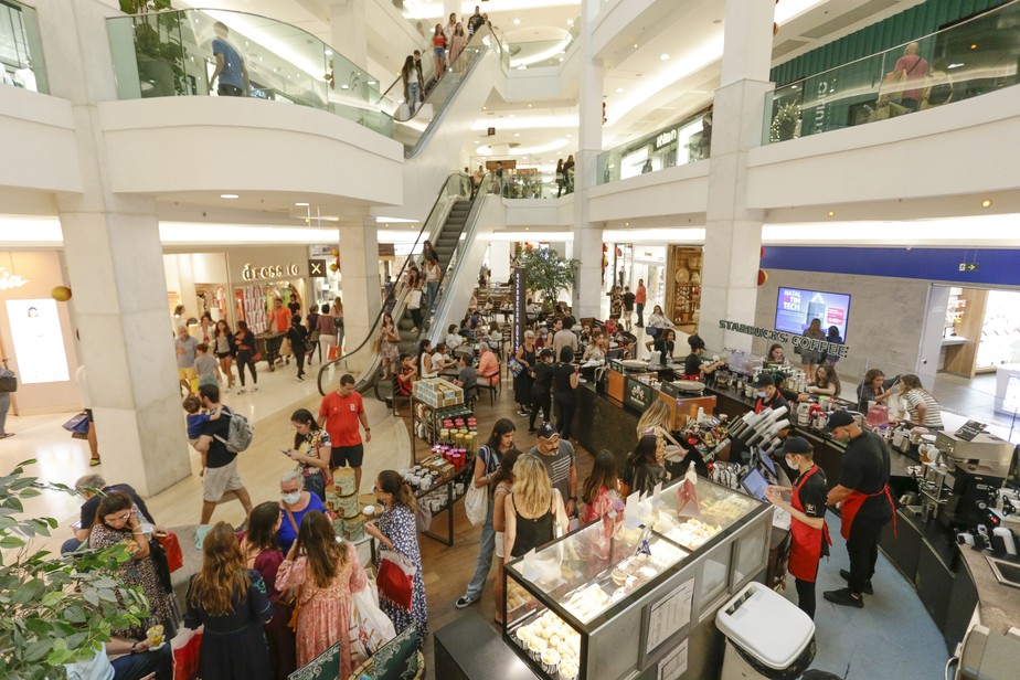 Na véspera do Natal, compras de última hora e 'lembrancinhas' dão alívio ao  comércio | Negócios | O Globo