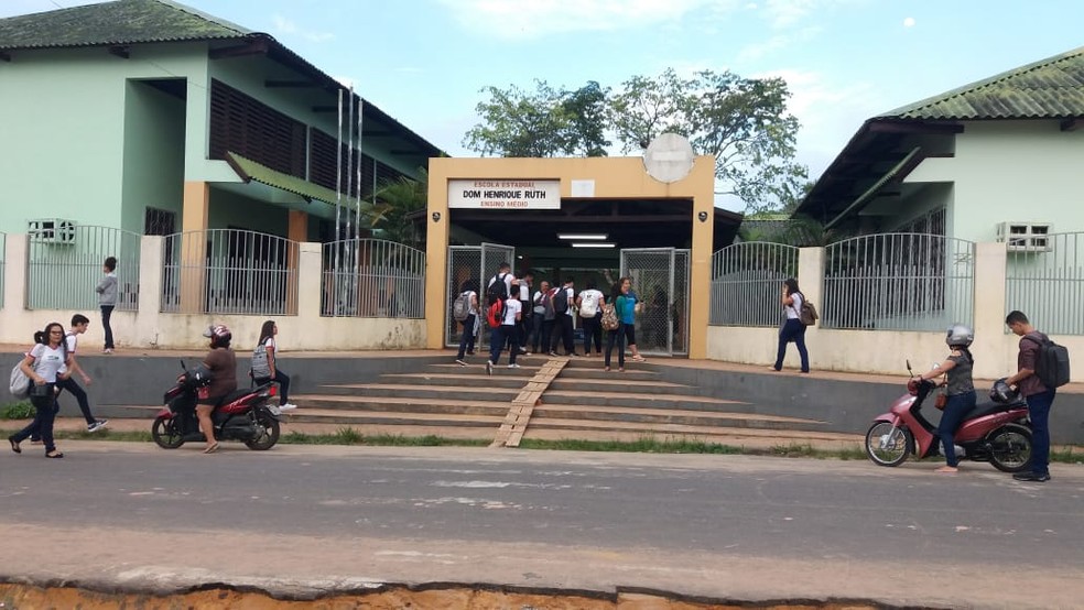 Matrículas devem ser feitas nas escolas onde os alunos vão estudar em Cruzeiro do Sul — Foto: Mazinho Rogério/G1/Arquivo