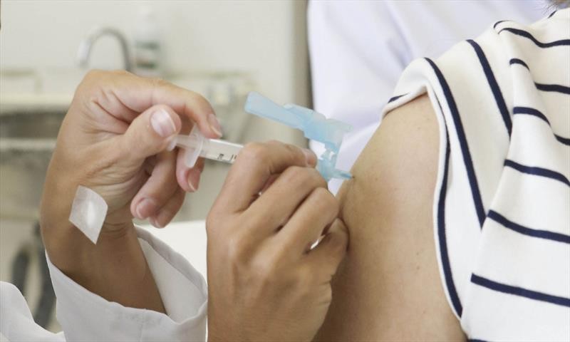 Campanha de vacinação contra a gripe é prorrogada no Paraná