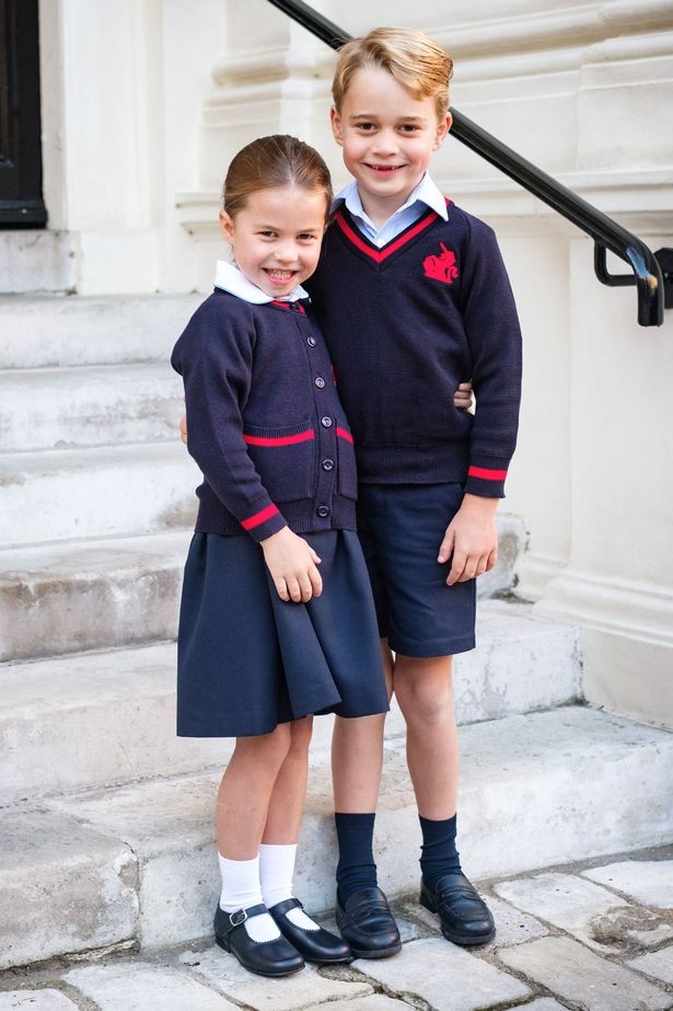 Charlotte e George não recebem tratamento diferenciado na escola, diz mídia (Foto: Reprodução/Mirror)