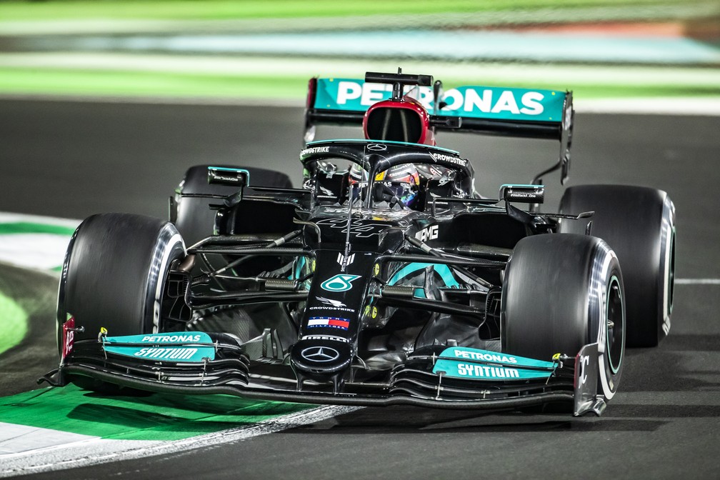 Lewis Hamilton venceu o conturbado GP da Arábia Saudita de 2023 na Fórmula 1 — Foto: Cristiano Barni/ATPImages/Getty Images