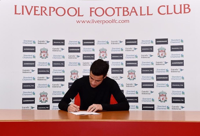 Coutinho prorroga contrato com o Liverpool (Foto: Twitter Liverpool)
