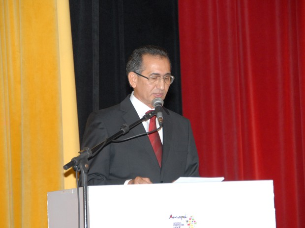 Governador eleito do Amapá, Waldez Góes, discursa após solenidade de diplomação (Foto: Gabriel Penha/G1-AP)