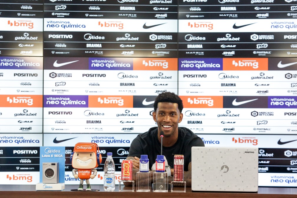 Gil elogia parceria com João Victor e fala de possível volta de Paulinho ao Corinthians: 