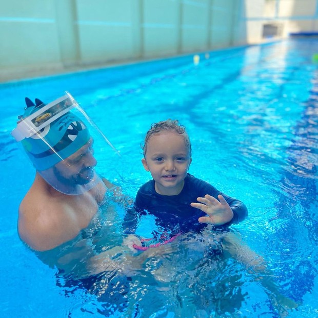 Isabel Hickmann posta Chico em primeira aula de natação (Foto: Reprodução/Instagram)