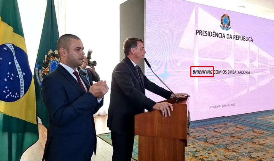 Slide de Bolsonaro tinha erro de grafia
