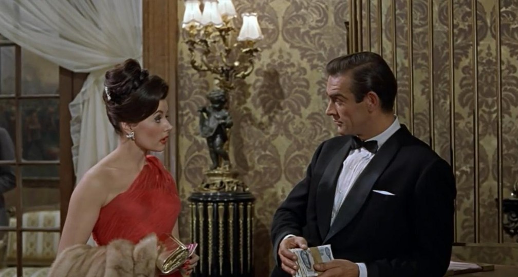 Eunice Gayson e Sean Connery em 'Dr. No', de 1962 — Foto: Divulgação