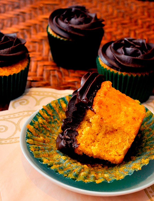 Cupcake fit de cenoura com cobertura de chocolate (Foto: Divulgação)