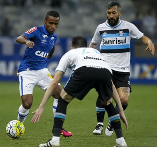 Grêmio mantém rotina fora de casa e repete tropeços contra rivais do Z-4