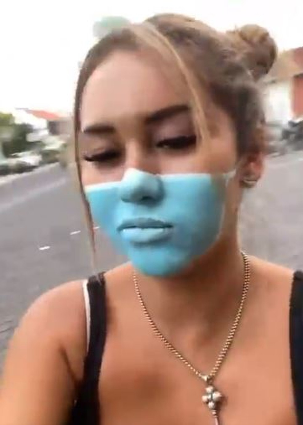 Leia Se pintou a máscara no rosto após ser barrada em mercado por não vestir o acessório — Foto: Reprodução/Instagram