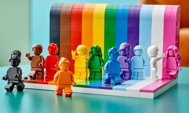Novo produto Lego inspirada na temática LGBTQ+  (Foto: Reprodução: The Guardian )