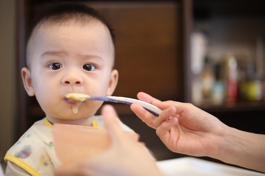 Comidas para bebês feitas em casa têm tantos metais tóxicos como opções do mercado; saiba como minimizar os riscos.
