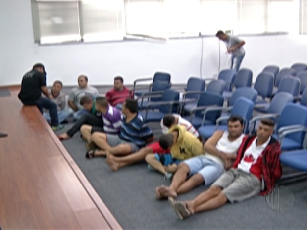 17 foram presos em operação contra roubo de carga da polícia de Mogi das Cruzes (Foto: Reprodução/TV Diário)