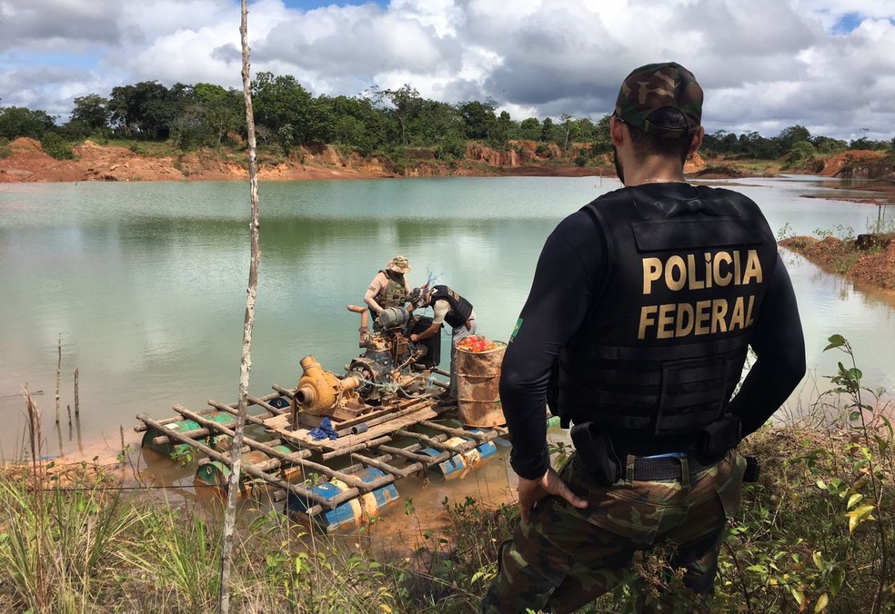 Agente da Pol&Atilde;&shy;cia Federal em a&Atilde;&sect;&Atilde;&pound;o no Amap&Atilde;&iexcl; (Foto: Pol&Atilde;&shy;cia Federal/Divulga&Atilde;&sect;&Atilde;&pound;o)