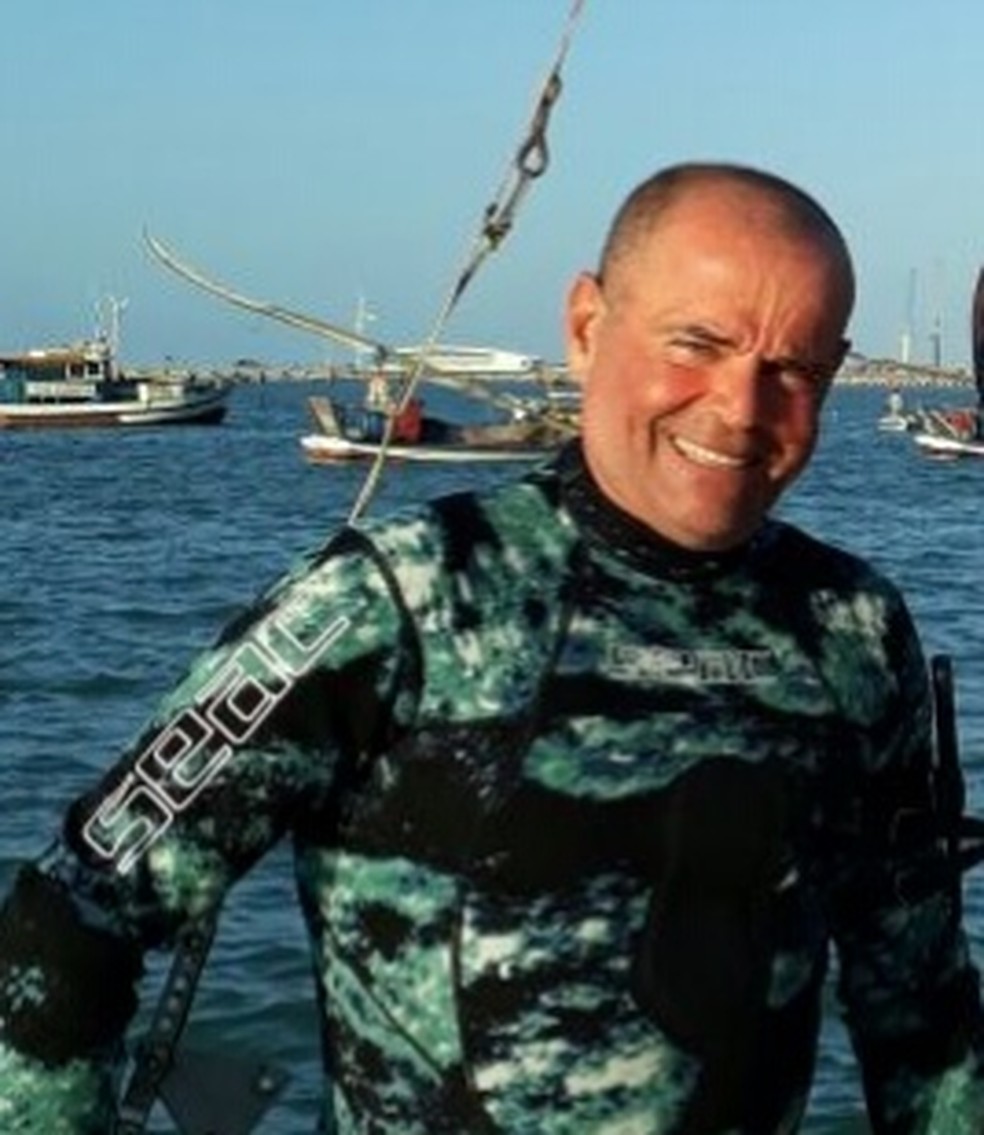 O aposentado Luciano Marconi, 56, se perdeu à deriva durante prática de mergulho e nadou por 13 horas, em Fortaleza. (Foto: Arquivo Pessoal)