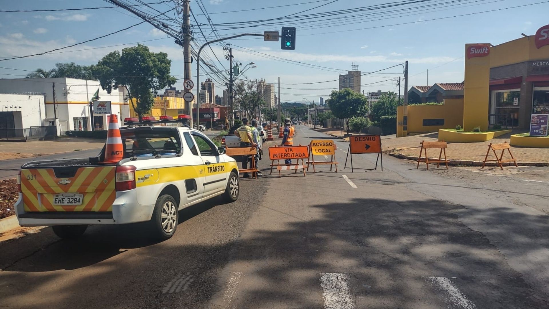 Trecho de acesso à Avenida Itatiaia pela Avenida Independência é interditado em Ribeirão Preto, SP