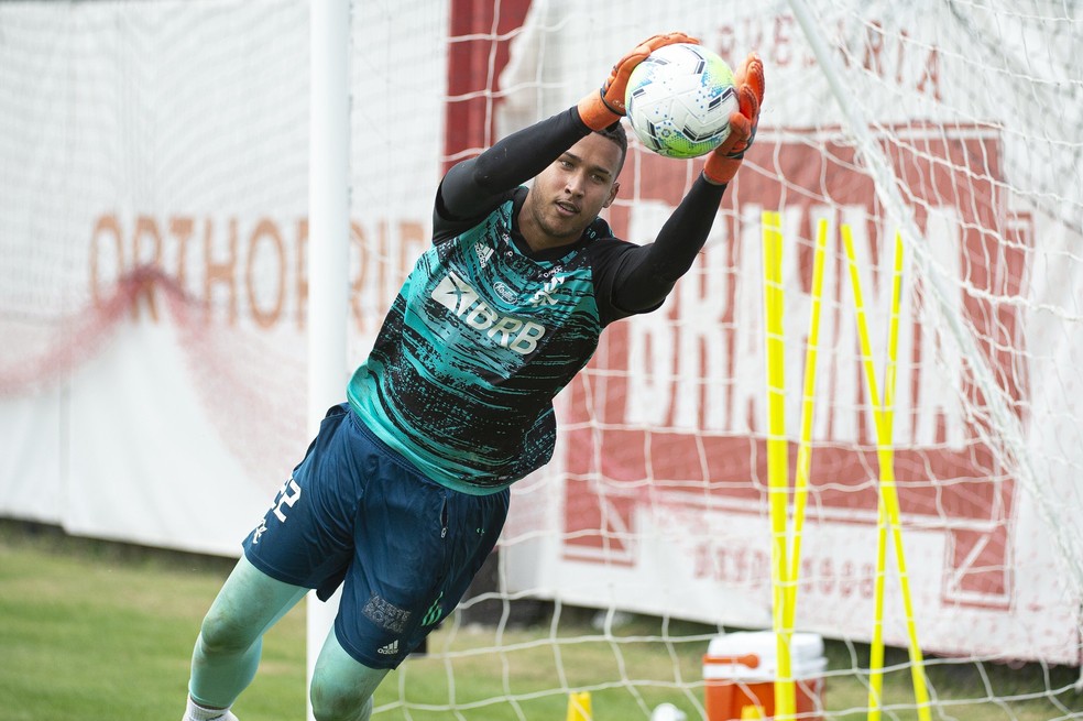 Gabriel Batista é o favorito para assumir o gol do Flamengo contra o Bahia — Foto: Alexandre Vidal / Flamengo