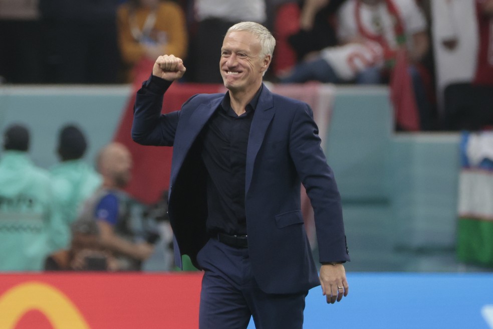 Didier Deschamps, técnico da França, comemora classificação para a final da Copa do Mundo — Foto: Juan Ignacio Roncoroni/EFE