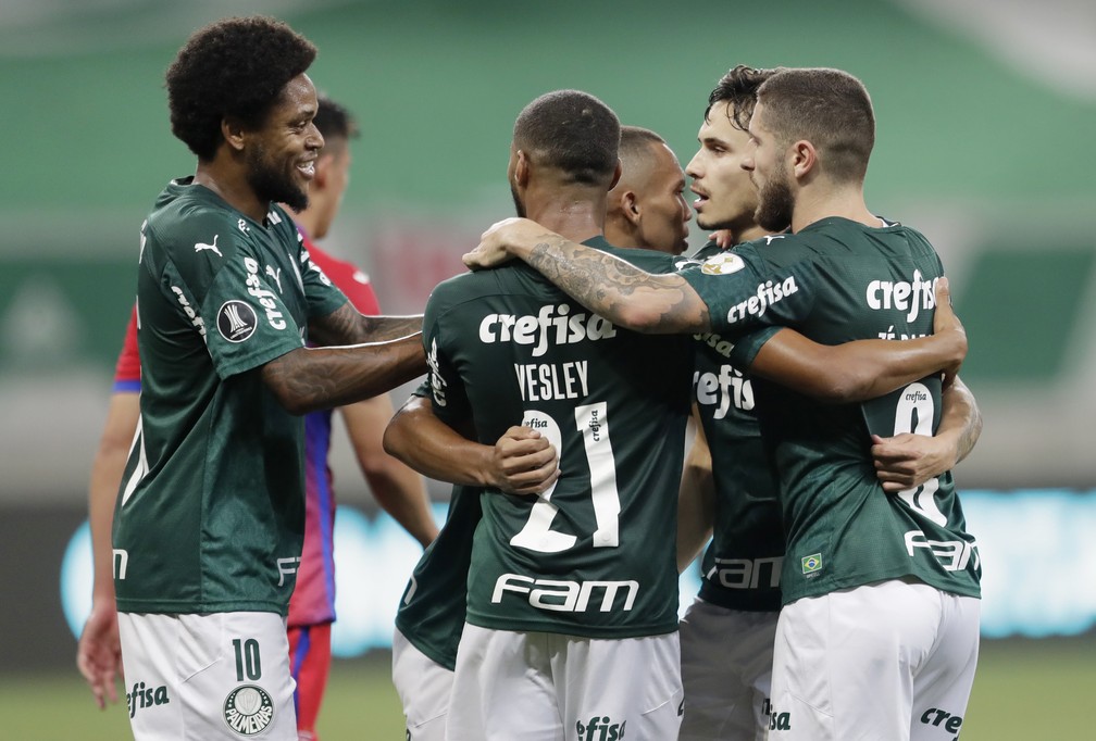 Jogadores do Palmeiras festejam gol contra o Tigre — Foto: REUTERS/Andre Penner