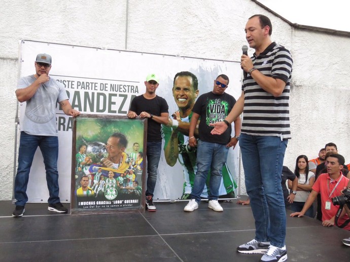 torcida do atlético nacional se despede de alejandro guerra (Foto: Divulgação / Atlético Nacional)