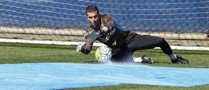 Grêmio monta operação para contar com Grohe e Geromel contra Coritiba