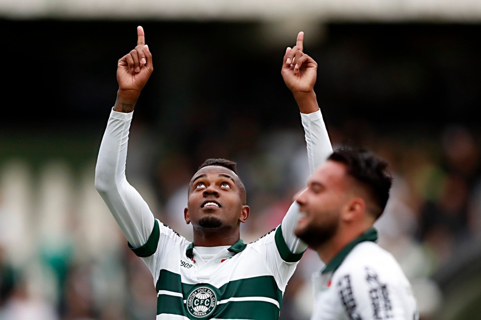 Kelvin chegou ao Coritiba na reta final da Série B, atuando em nove partidas, sendo cinco como titular — Foto: Albari Rosa/Gazeta do Povo