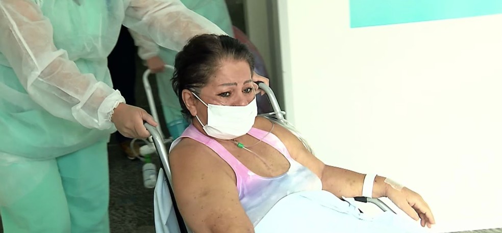 Lilian Gnata recebeu alta no mesmo dia que o filho, em Curitiba — Foto: Reprodução/RPC