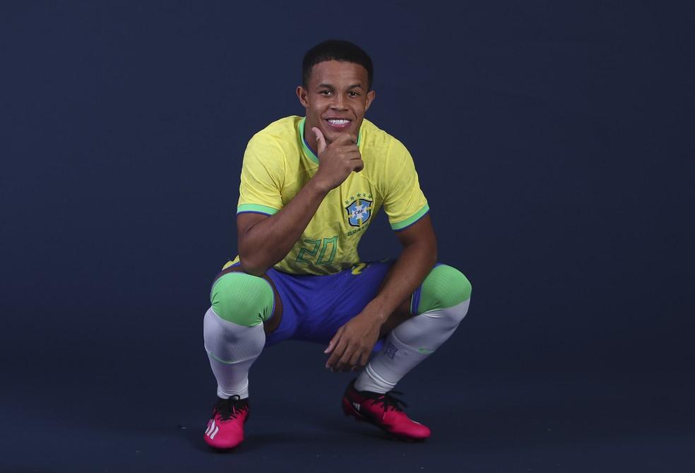 CR7, Tevez, Neymar e... Pedrinho: joia do Corinthians faz 17 anos na Seleção e deve jogar Paulistão