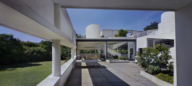 Villa Savoye de Le Corbusier, Poissy 1928-31. Vista do pátio, 2012, de Richard Pare (Foto: © The Museum of Modern Art, New York)