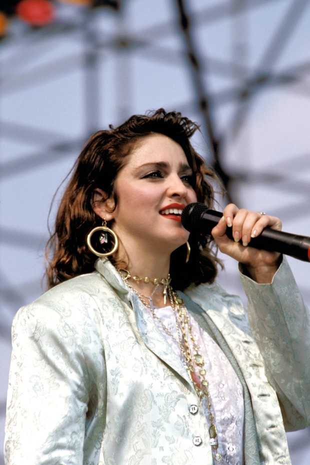 (MANDATORY CREDIT Ebet Roberts/Getty Images) UNITED STATES - JULY 13:  Photo of LIVE AID and MADONNA; Madonna performing on stage at Live Aid  (Photo by Ebet Roberts/Redferns) (Foto: Redferns)