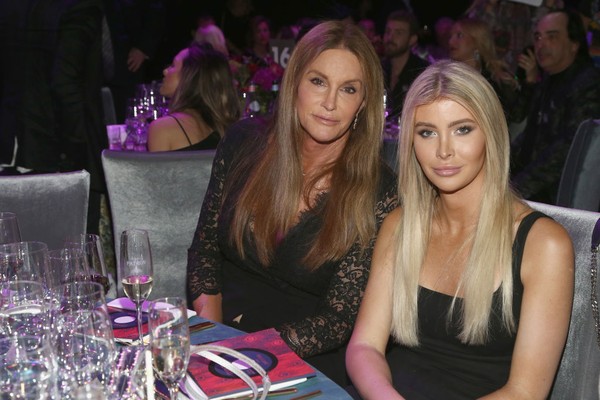 Caitlyn Jenner e Sophia Hutchins (Foto: Getty Images)