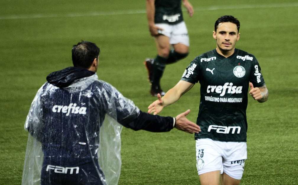 Raphael Veiga explica como cresceu no Palmeiras e diz que sonha com a Seleção