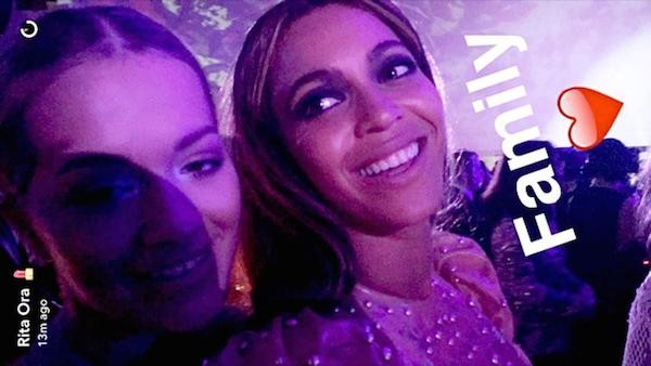 Rita Ora e Beyoncé na selfie compartilhada pela cantora britânica (Foto: Snapchat)