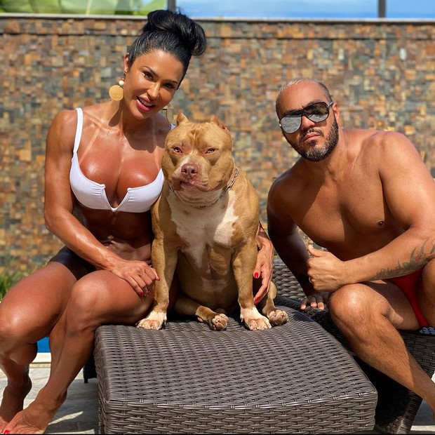 Gracyanne Barbosa e Belo com o cachorro Thor (Foto: Reprodução/Instagram)
