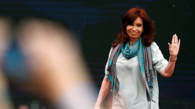 Cristina Kirchner ainda não confirmou, mas é apontada como possível candidata nas próximas eleições presidenciais argentinas (Foto: Reuters/BBC)