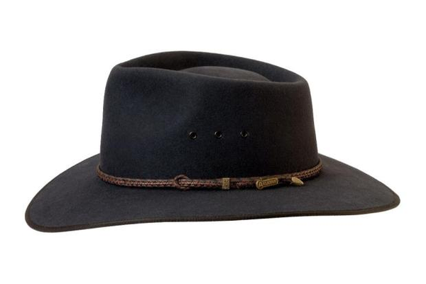 Um dos chapéus dados pelo governo australiano à atriz Meghan Markle e ao Príncipe Harry (Foto: Reprodução)