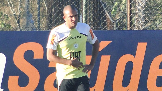 Gabriel no treino do América-MG (Foto: Léo Simoninni / Globoesporte.com)