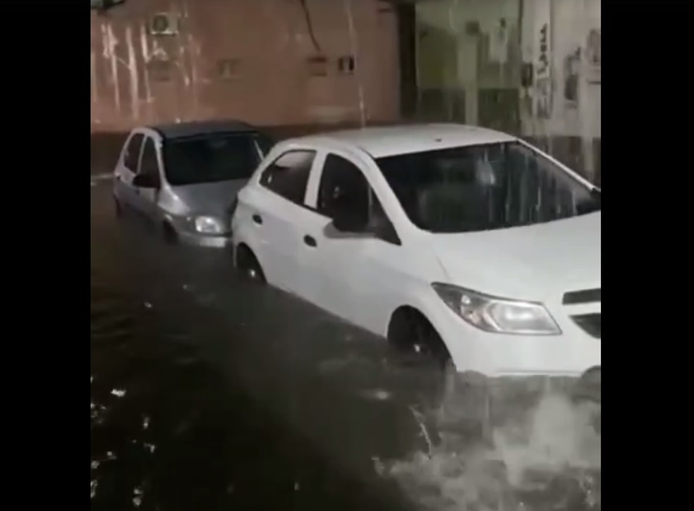 Chuva alagou ruas em Caicó — Foto: Reprodução