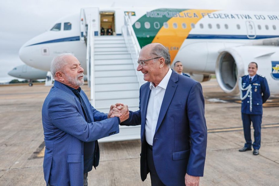 Avião que levará Lula à China terá que fazer duas paradas; conheça o  'Aerolula'