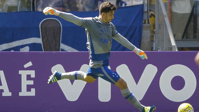 Rafael, do Cruzeiro, vence enquete  e fatura melhor defesa da rodada