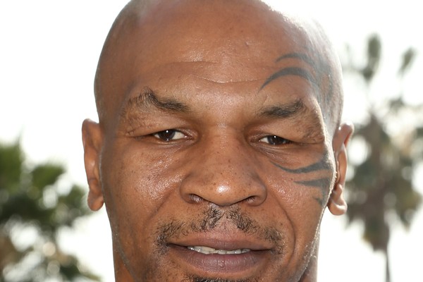 Mike Tyson: O ex-campeão mundial de boxe foi à falência em 2003, com débitos declarados de 50 milhões de dólares. Tyson já teve 400 milhões de dólares em sua conta, no auge de sua carreira, mas gastou o que tinha com mansões, joias, carrões e tigres de be (Foto: Getty Images)