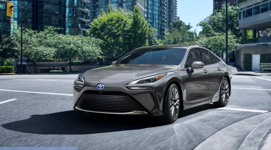 Teste rápido Toyota Mirai é elétrico movido a hidrogênio, mas é quase