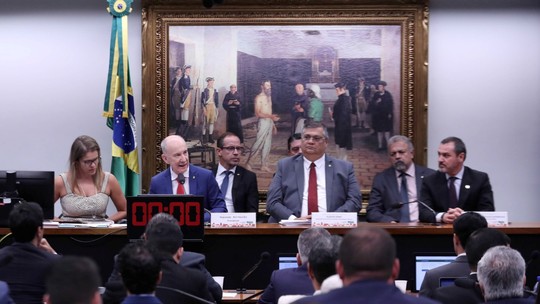 Bate-boca entre governistas e bolsonaristas interrompe audiência com Flávio Dino na Câmara