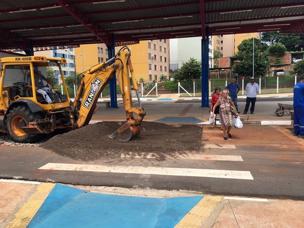 Obras de reparos tiveram início nesta quinta-feira (2) (Foto: Heloise Hamada/G1)