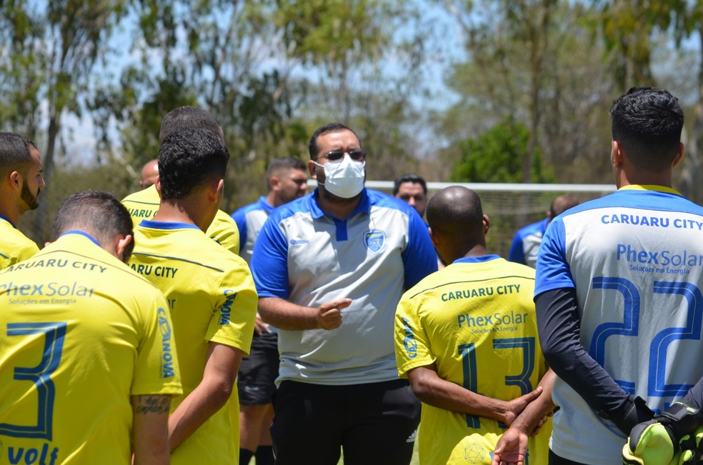 Thyago Marcolino, técnico do Caruaru City — Foto: Diego Lambretinha / Ascom Caruaru City