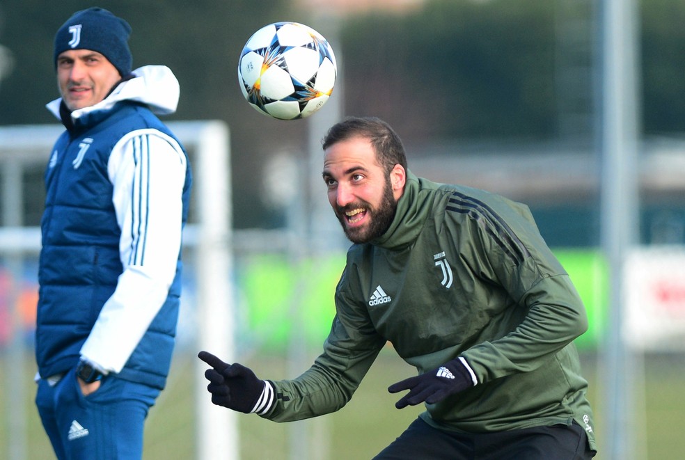 Higuaín está confirmado na Juventus para a partida (Foto: REUTERS/Massimo Pinca)